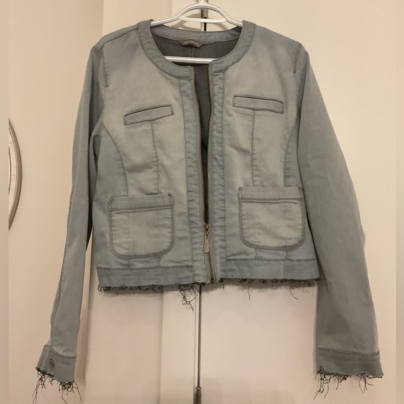 Sandwich_ Collarless  blue Denim  jacket with frayed edges and pockets. - Picture 4 of 8